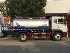 25-30米洒水喷雾车12方东风D9多功能抑尘车价格