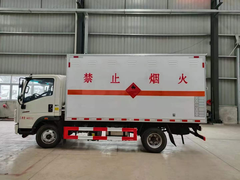 ​重汽豪沃蓝牌易燃气体厢式运输车