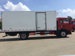 东风D9 6.8米冷藏车