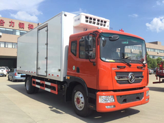 东风D9 6.8米冷藏车