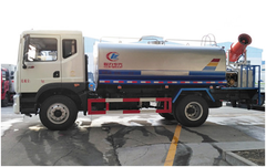 东风D9大多利卡新款洒水车