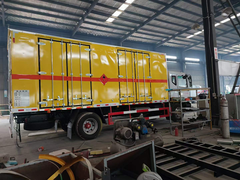 东风D9易燃气体厢式运输车