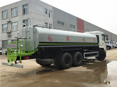 东风专底后八轮22方洒水车