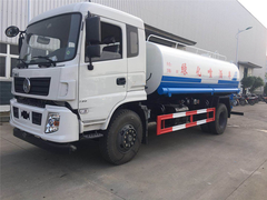 东风专底洒水车10~15方