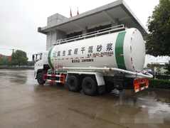 东风后八轮散装水泥运输车，干混运输车