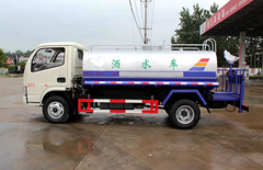 东风多利卡5吨洒水车