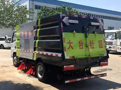 东风多利卡5方扫路车