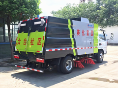 东风多利卡5方扫路车
