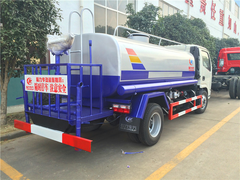 东风多利卡5方洒水车