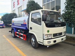 东风多利卡5方洒水车