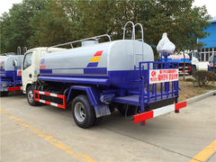 东风多利卡5方洒水车