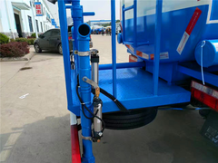 东风多利卡5方洒水车