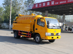 东风多利卡5方蓝牌清洗吸污车