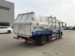 东风多利卡8方侧装压缩式垃圾车