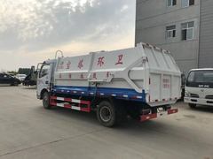 东风多利卡8方侧装压缩式垃圾车