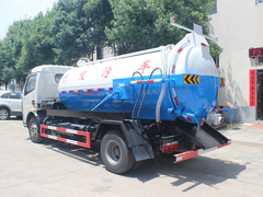 东风多利卡8方吸污车