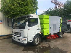 东风多利卡8方扫路车