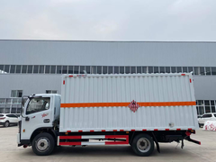 东风多利卡D7易燃固体厢式运输车