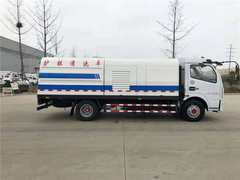 东风多利卡护栏清洗车