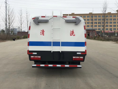 东风大多利卡护栏清洗车