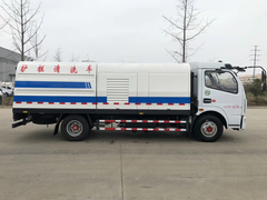 东风大多利卡护栏清洗车