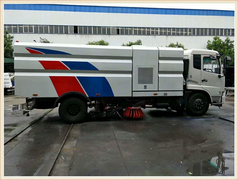 东风天锦12吨扫路车