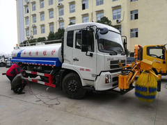 东风天锦前置护栏清洗车