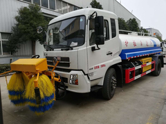 东风天锦前置护栏清洗车