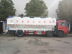 东风天锦小三轴30方散装饲料车