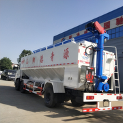 东风天锦小三轴30方散装饲料运输车