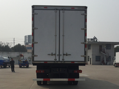 东风天锦小三轴8.6米冷藏车
