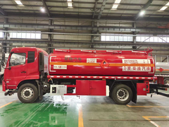 东风天锦康机210马力13.9方铝合金运油车