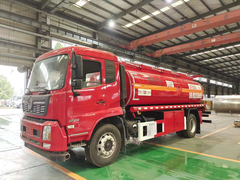 东风天锦康机210马力13.9方铝合金运油车