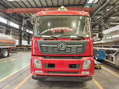 东风天锦康机210马力13.9方铝合金运油车