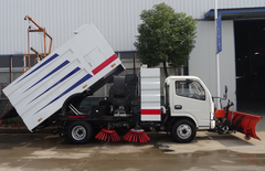 东风天锦洗扫车，扫路车