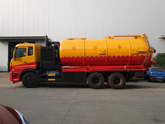 东风天龙18方吸污车