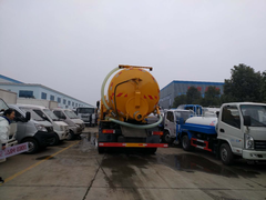 东风天龙后双桥吸污车