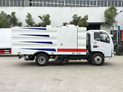 东风小多利卡5方吸尘车
