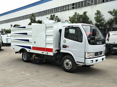 东风小多利卡5方吸尘车
