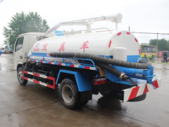 东风小多利卡5方吸粪车