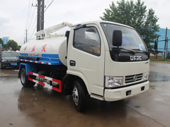 东风小多利卡5方吸粪车