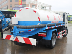 东风小多利卡5方吸粪车