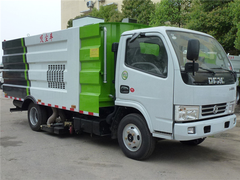 东风小多利卡吸尘车