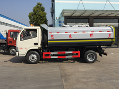东风小挂桶侧装垃圾转运车