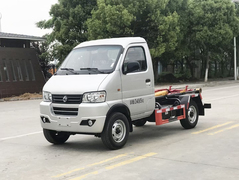 东风小霸王勾臂垃圾车