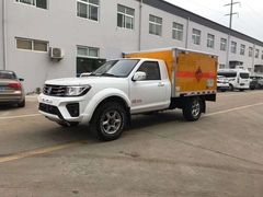 东风日产四驱皮卡爆破器材运输车