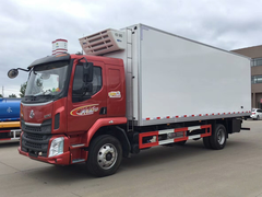 东风柳汽8.6米冷藏车