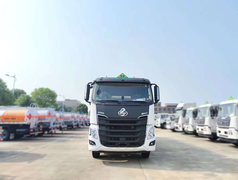 东风柳汽8×4铝合金运油车