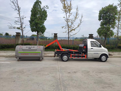 五菱新能源纯电动钩臂垃圾车