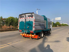 国六东风小多利卡后置滚扫吸尘车，修路用的吸尘神器